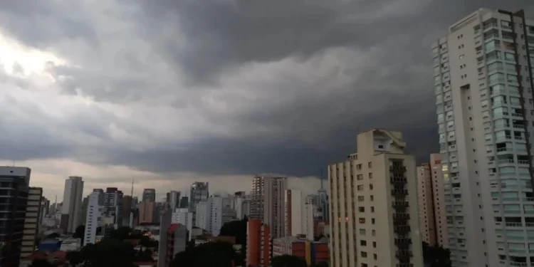 Defesa Civil alerta para temporais em São Paulo nesta segunda (28)