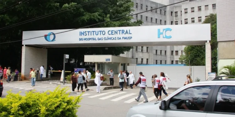 Fachada do Hospital das Clinicas, em São Paulo • Universidade de São Paulo (USP)
