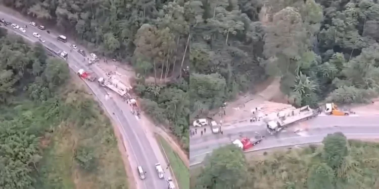 Detidos receberiam cerca de R$ 3.000,00 para ajudar a descarregar a droga. • Reprodução/Notaer