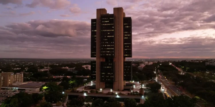 Investimento estrangeiro cai e registra US$6 bilhões em março