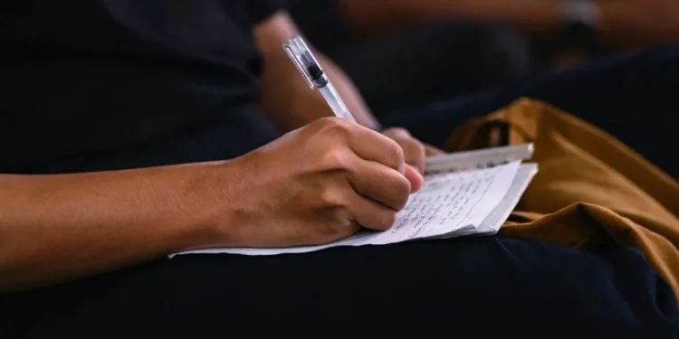 Etapa oferece cursinhos nas modalidade presencial, híbrida e online • Defrino Maasy/Unsplash