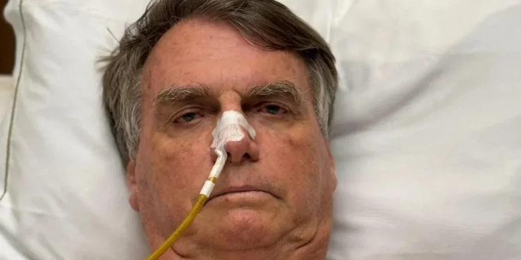 Após 17 dias internado, Bolsonaro deve iniciar alimentação via oral