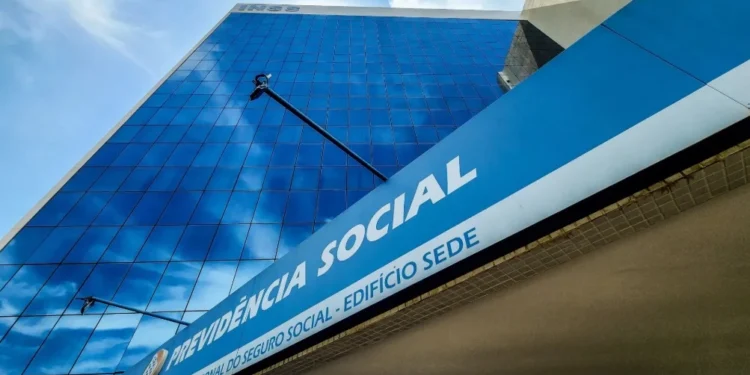 Fraude no INSS: PF tem extratos que comprovam desvio de verba por entidades