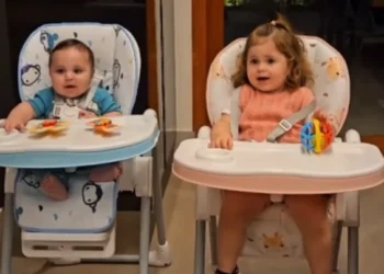 Em story do Instagram, Lua e Ravi sorriem enquanto Viih Tube canta "Meu lanchinho" • Reprodução/Instagram