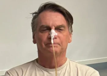 Ex-presidente Jair Bolsonaro (PL) continua internado em hospital em Brasília • Reprodução/Instagram/@jairmessiasbolsonaro