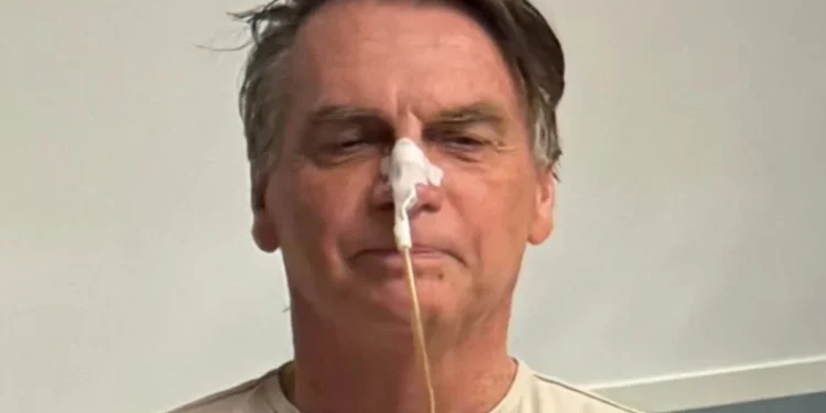 Água, chá e gelatina: Bolsonaro “aceitou bem” alimentação oral, diz boletim