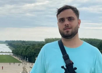 Renan Treglia Erritto passou por um longo processo até conseguir o diagnóstico de Ataxia de Friedreich, doença neurodegenerativa ultrarrara • Arquivo Pessoal/Renan Treglia Erritto