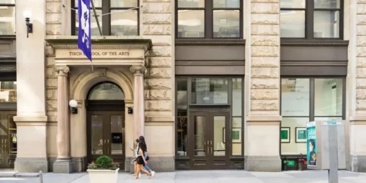 Lady Gaga entrou na Tisch School of Arts em 2005 • Reprodução/Redes sociais