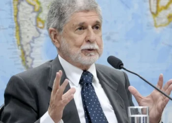 Desinformação nas redes estimula movimentos de extrema direita, diz Amorim