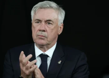 Técnico Carlo Ancelotti em partida do Real Madrid • 11/11/2023REUTERS/Isabel Infantes