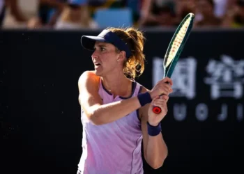 Bia Haddad em ação pela terceira rodada do Australian Open — Foto: Getty Images