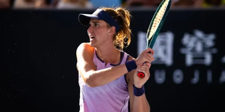 Bia Haddad em ação pela terceira rodada do Australian Open — Foto: Getty Images