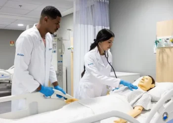 Estudantes de curso de Medicina. — Foto: Sarah Daltri/Divulgação Sírio-Libanês