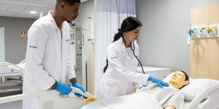 Estudantes de curso de Medicina. — Foto: Sarah Daltri/Divulgação Sírio-Libanês
