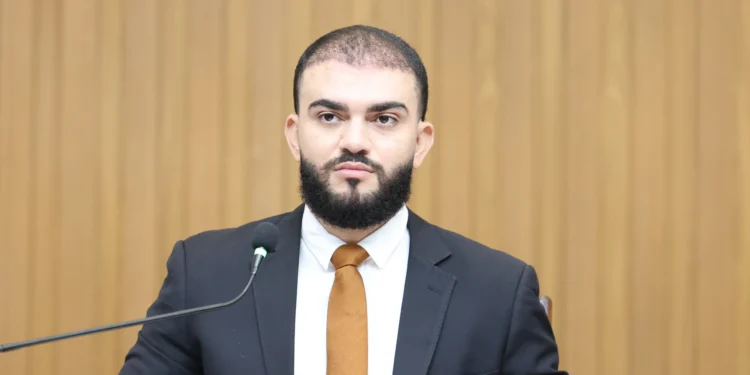 Relator em duas Comissões, Léo Barbosa comemora lei que garante igualdade de descontos em escolas para alunos com TEA, TDAH e TOD