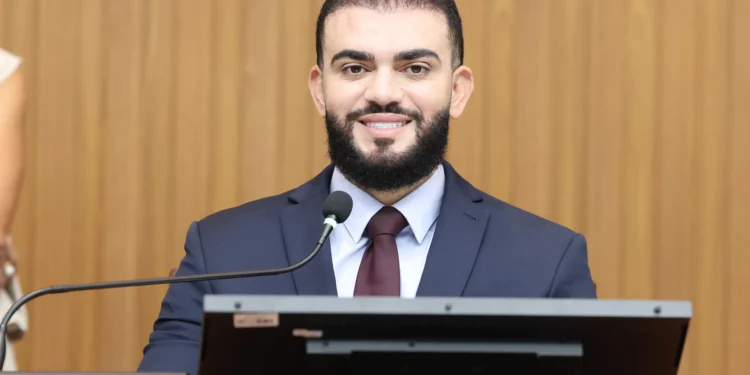 Léo Barbosa solicita implantação de Centro de Fisioterapia em hospital de referência de Pedro Afonso