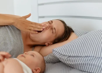 Especialista alerta que, se a mãe não dormir, nenhuma atividade será fácil
crédito: user18526052/ FreePik