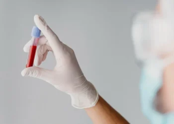 Os testes devem ser repetidos primeiros três anos de tratamento imunossupressor
crédito: FreePik