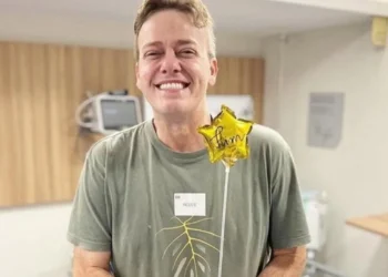 "Depois de tanta luta, medo, coragem e esperança, posso dizer: estou livre", disse o ator Pablo Sanábio
crédito: Reprodução/Instagram