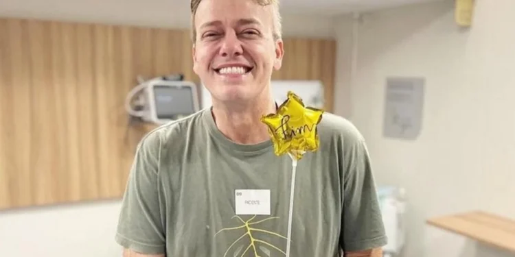 Ator Pablo Sanábio comemora remissão de tumor no cérebro; entenda