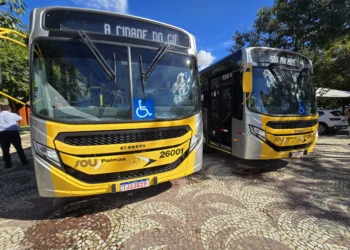 Vereadores de Palmas repercutem entrega de novos ônibus
