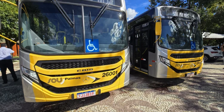 Vereadores de Palmas repercutem entrega de novos ônibus