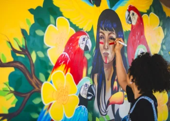 Projeto Bela Escola reúne grafiteiras e estudantes para transformar escolas com arte
