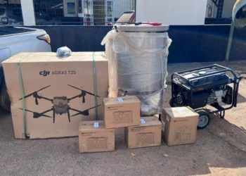 Drone agrícola, baterias e demais equipamentos avaliados em R$ 125 mil foram localizados pela PMTO durante a operação em Miranorte. - Foto: Polícia Militar / Governo do Tocantins