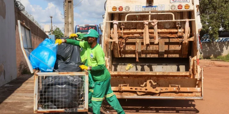 Coleta de lixo desta segunda-feira, 19, será realizada excepcionalmente duas horas mais cedo em Palmas