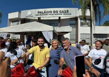 Amélio prestigia comemoração dos 36 anos de Caseara ao lado da população e lideranças políticas