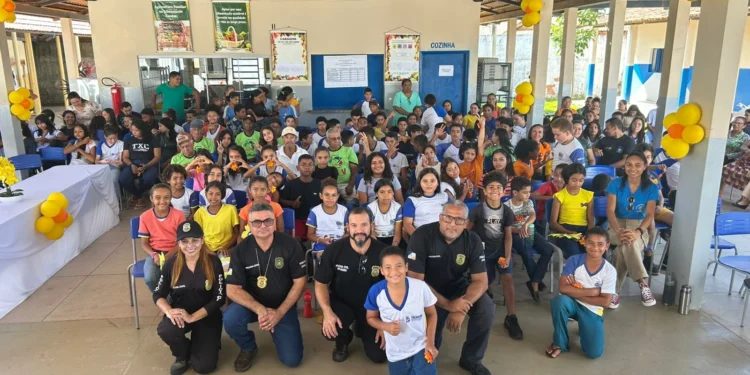 Caminhos Seguros: Polícia Civil realiza atividade educativa para alunos da rede pública de Palmeirante