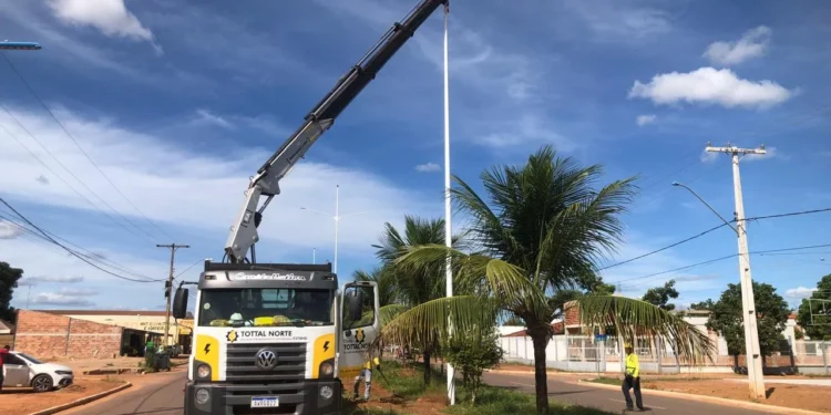 Avenida principal do Jardim Taquari recebe iluminação de LED