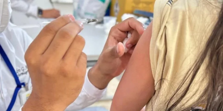 Vacinação nas escolas continua para atualização da caderneta infantojuvenil e imunização contra HPV