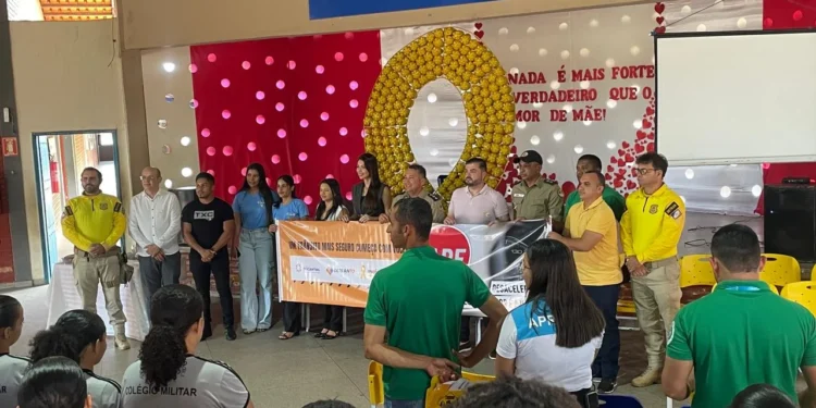 Estudantes de Augustinópolis recebem informações sobre a atuação da Casade Leis do Tocantins
