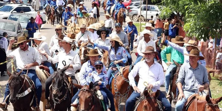 Deputados prestigiam cavalgada de Colméia; evento é parte da ExpoColméia2025