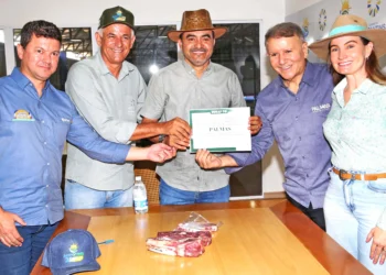 Governador Wanderlei Barbosa assinou a adesão de Palmas ao Susaf/TO durante a Agrotins 25 anos - (Crédito foto: Marcio Vieira/Governo do Tocantins)