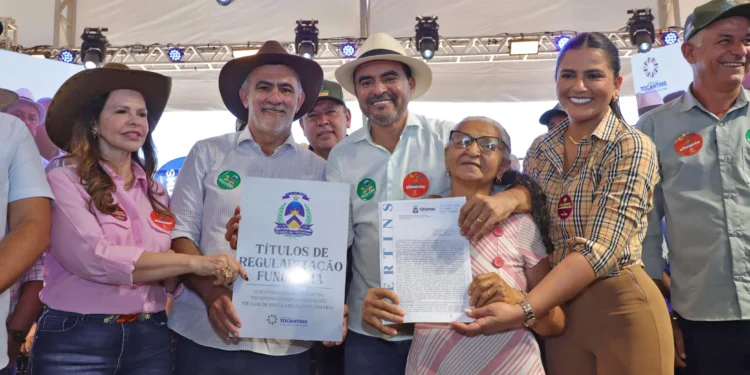 Governador Wanderlei Barbosa abre oficialmente a Agrotins 25 anos com entrega de títulos definitivos e anúncio de licenças para APAs