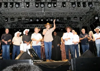 Governador Wanderlei Barbosa participa da programação de aniversário de Colméia e destaca potencial do município