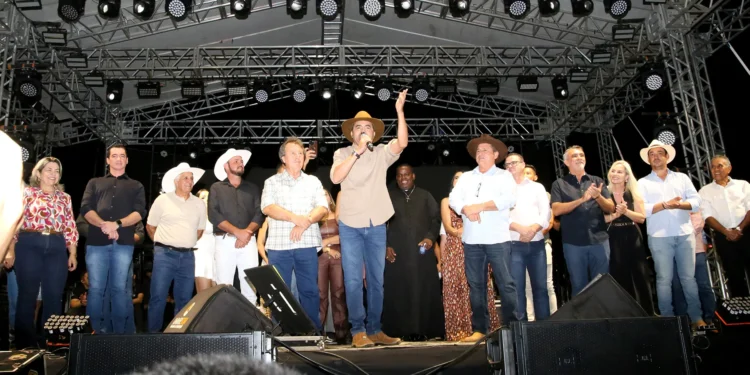 Governador Wanderlei Barbosa participa da programação de aniversário de Colméia e destaca potencial do município