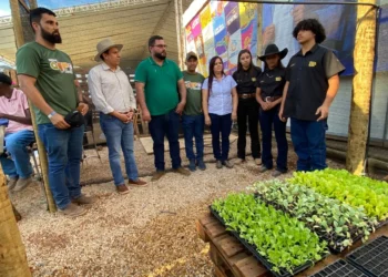 Um dos projetos visitados pelo secretário Fábio Vaz foi a estufa agrícola desenvolvida pelos estudantes do Colégio Estadual Família Agrícola José Porfírio, de São Salvador