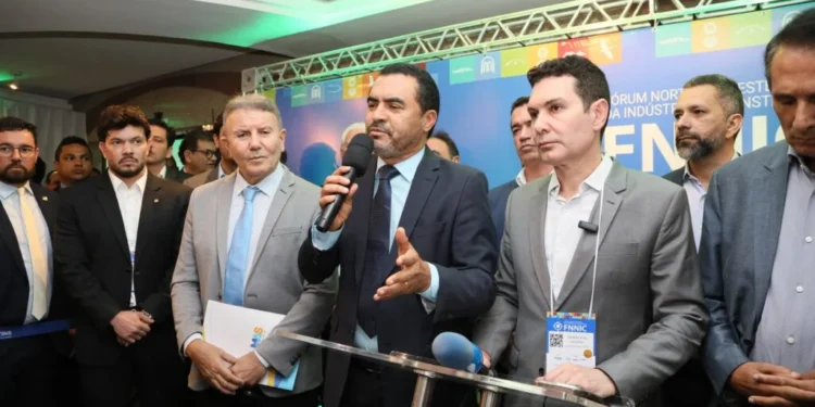 Eduardo Siqueira Campos destaca protagonismo de Palmas e propõe pacto habitacional durante abertura do Fórum Norte-Nordeste da Indústria da Construção Civil