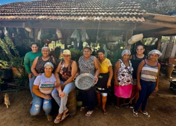 Mulheres da Ama Cantão durante a oficina no PA Canaã, em Araguacema – Foto: Flávia Mendes/Governo do Tocantins