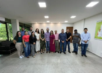 Secretário Ubiratan Carvalho recebe representantes da prefeitura de Paraíso do Tocantins para orientações técnicas sobre a regularização fundiária do Setor Nova Esperança