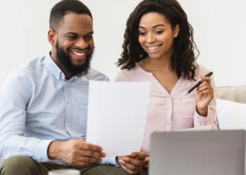 Consumidores têm direito de incluir o nome do cônjuge na conta de água, luz, telefone ou gás