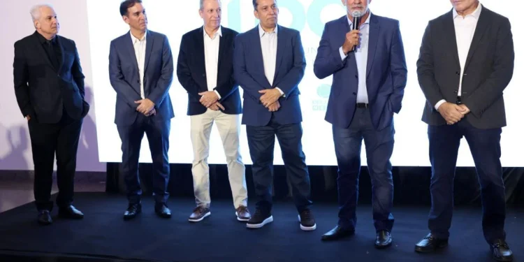 Presidente da Aleto se reúne com comunicadores e prefeitos em evento de novo grupo de comunicação