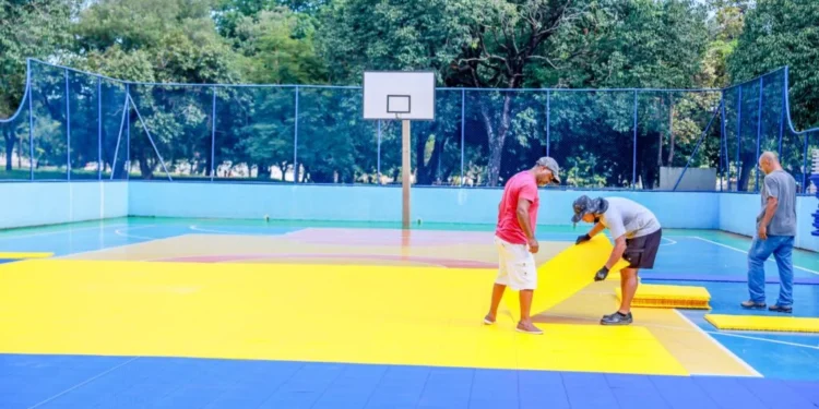 Quadras poliesportivas de Palmas recebem pisos modulares mais resistentes e seguros