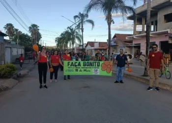 Integrantes da Rede de Proteção à Criança e ao Adolescente realizaram uma caminhada pelas ruas da cidade - Divulgação PC/TO