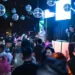 Lanterna Lounge Bar celebra 17 anos com “The Golden Party”, baile com 12 DJs, mega decoração e propósito social em Palmas