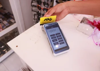 Máquinas de recarga começam a ser instaladas em estabelecimentos credenciados da Capital