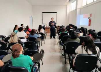 O curso fornece matérial didático, acesso aos materiais complementares, e certificado de participação. Foto – Carlessandro Souza.